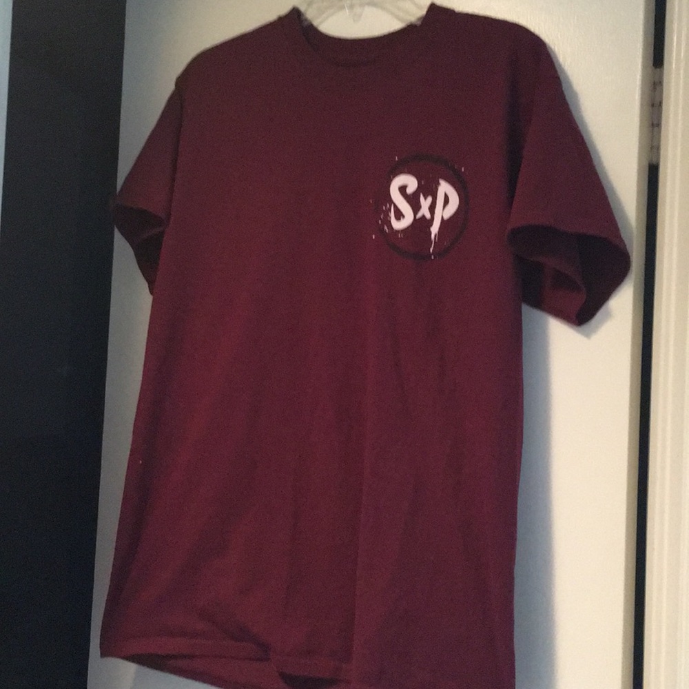 Simple Plan concert tee in maroon